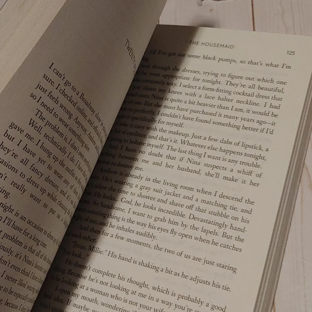 The Housemaid Adult Fiction Thriller Book By Freida McFadden Bestseller - Picture 2 of 3